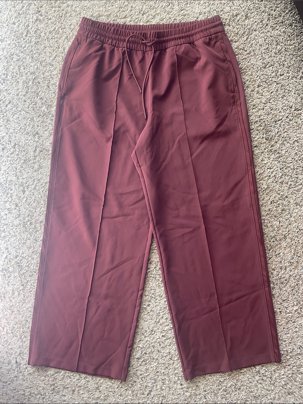 Women’s Relaxed Drawstring Pants in Burgundy